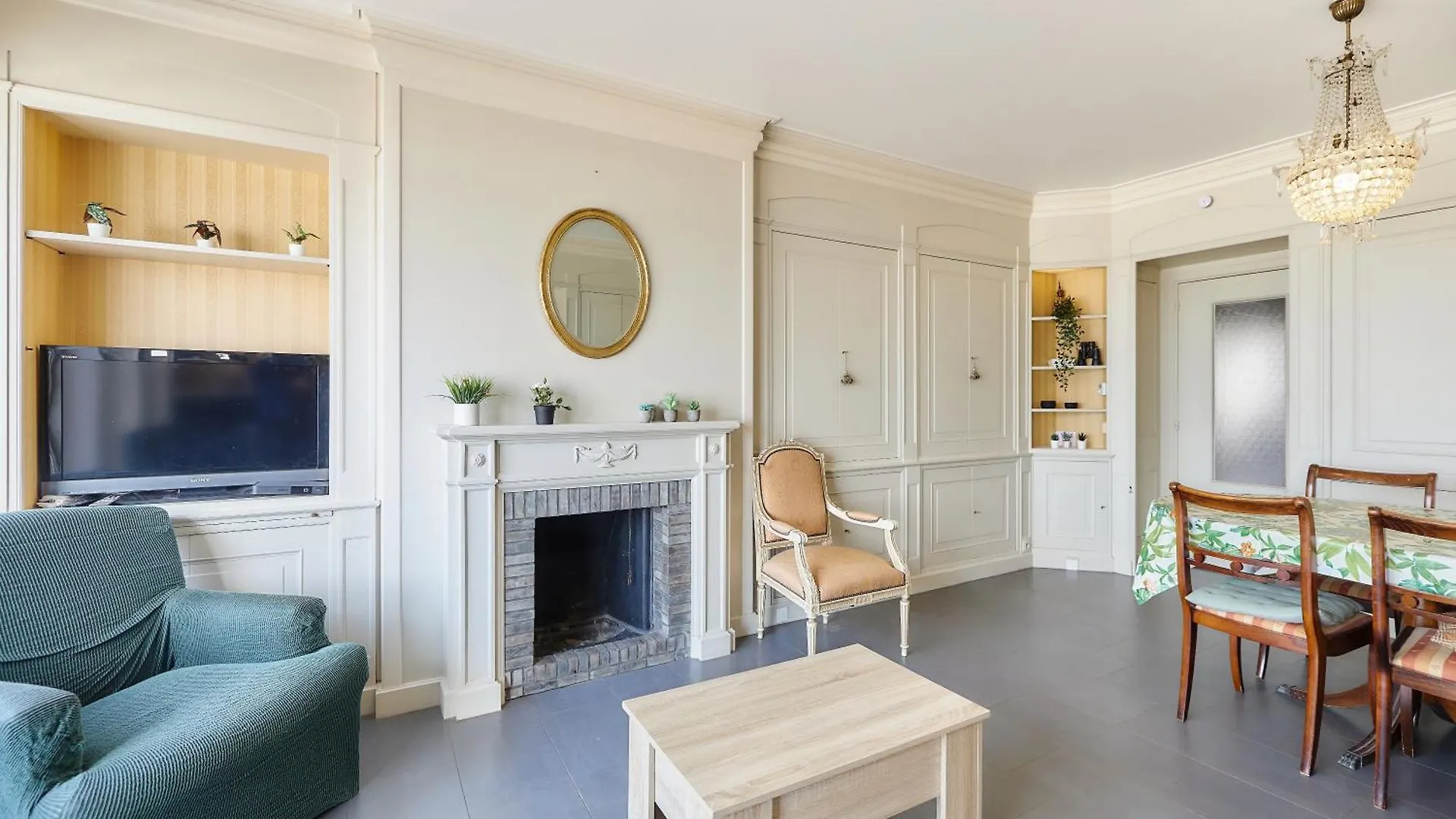 Longchamp Apartment Ostend