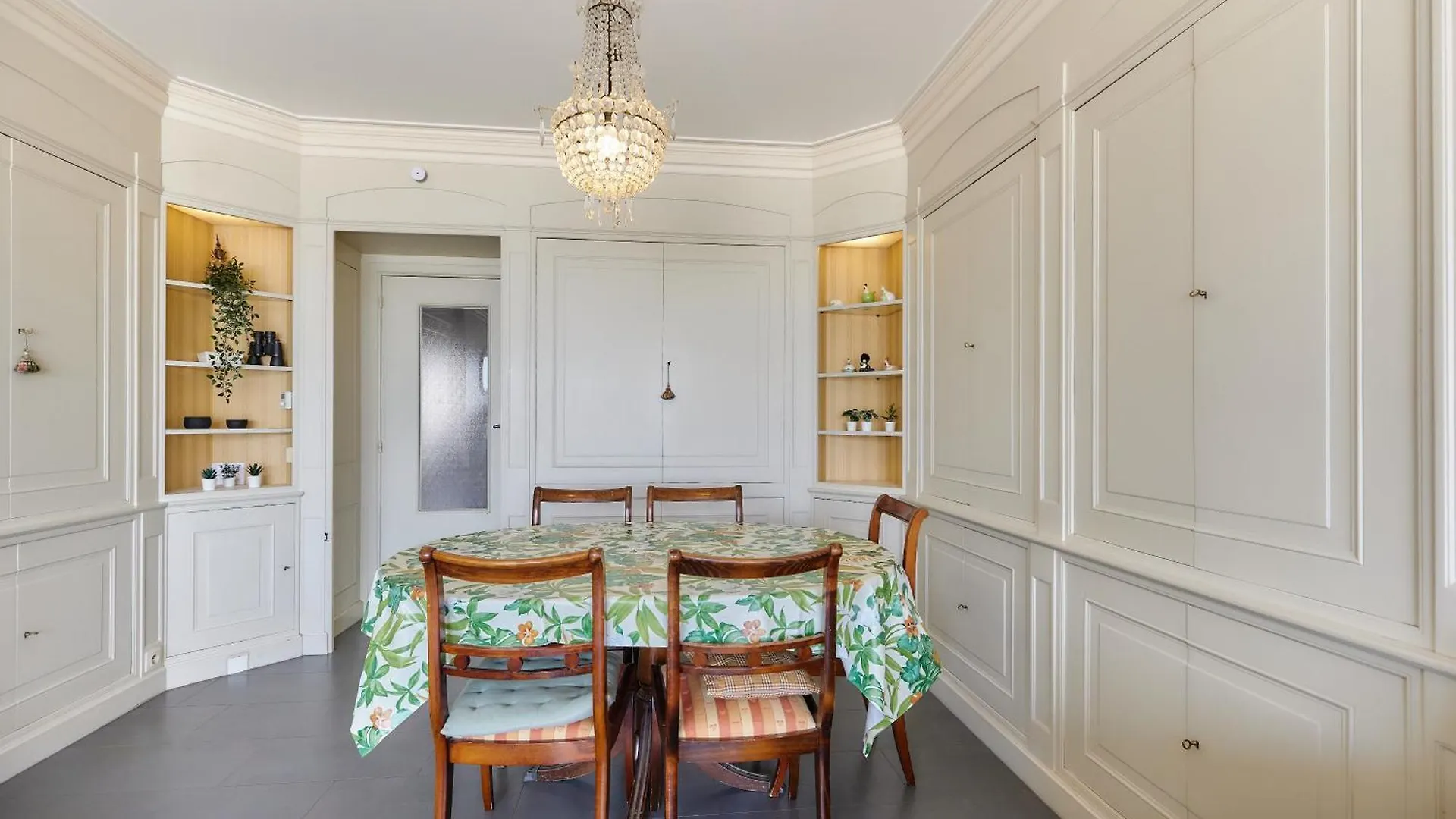 Longchamp Apartment Ostend
