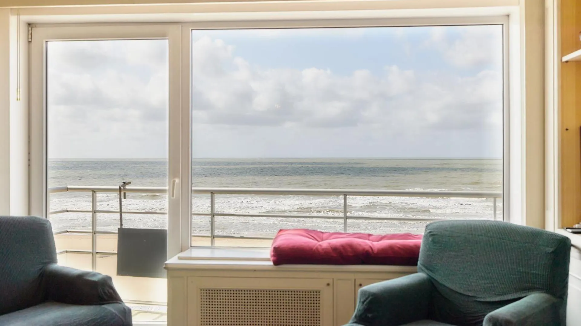 Longchamp Apartment Ostend